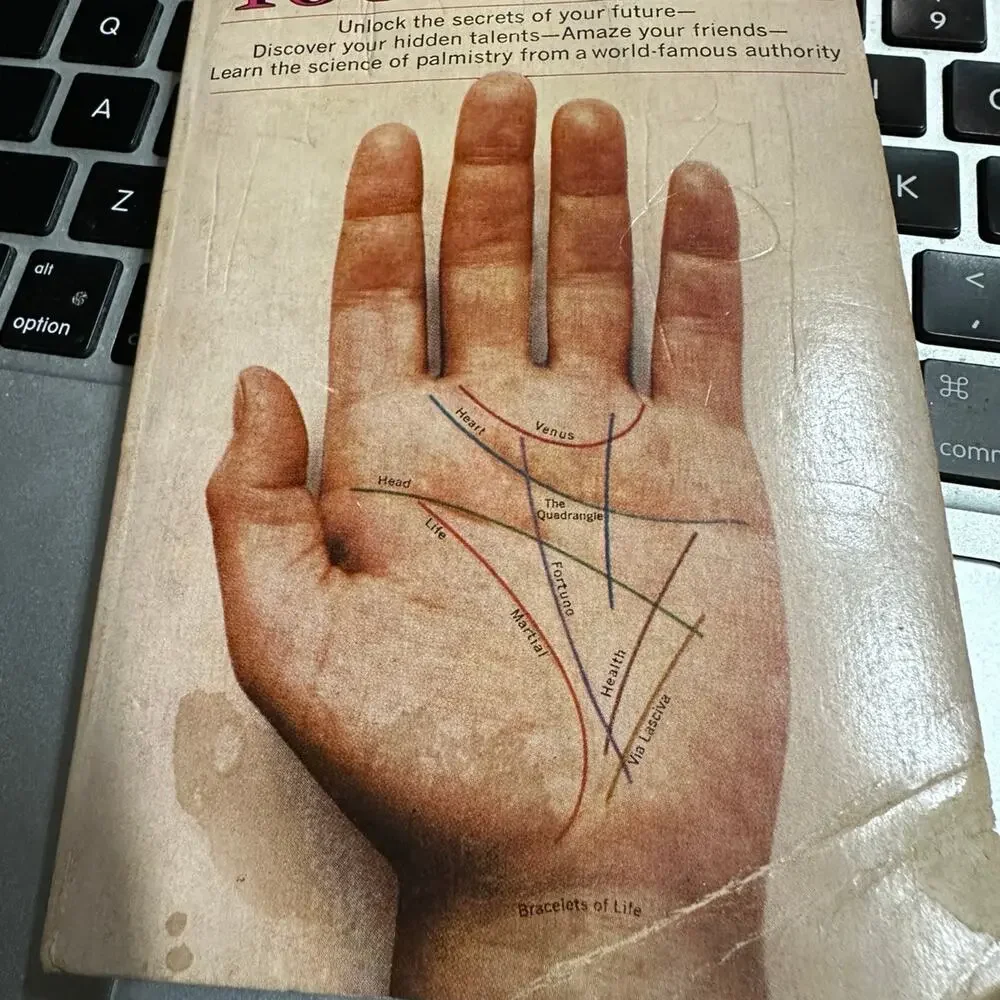Fortune in Your Hand Book Elizabeth Daniels Squire-1960‎